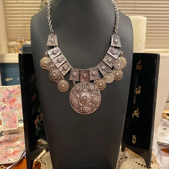 Elegant Silver Tone Bohemian Style Statement Necklace - Picture 5 of 15